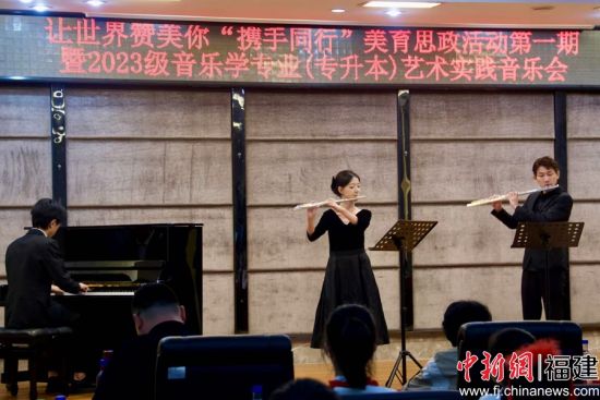 　　图为大学生现场表演。福大国产成人视频
 供图