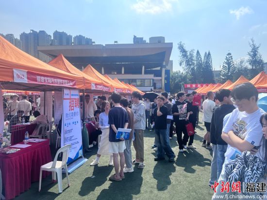 　　图为招聘会现场。
